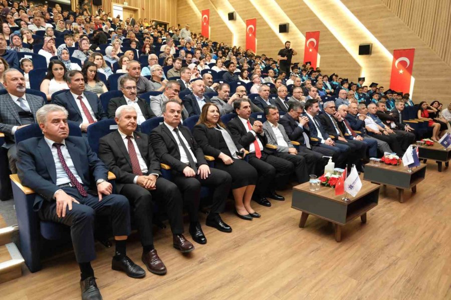 Özel Eosb Meslek Lisesi, Cumhuriyetin 100’üncü Yılında İlk 100 Öğrencisini Mezun Etti