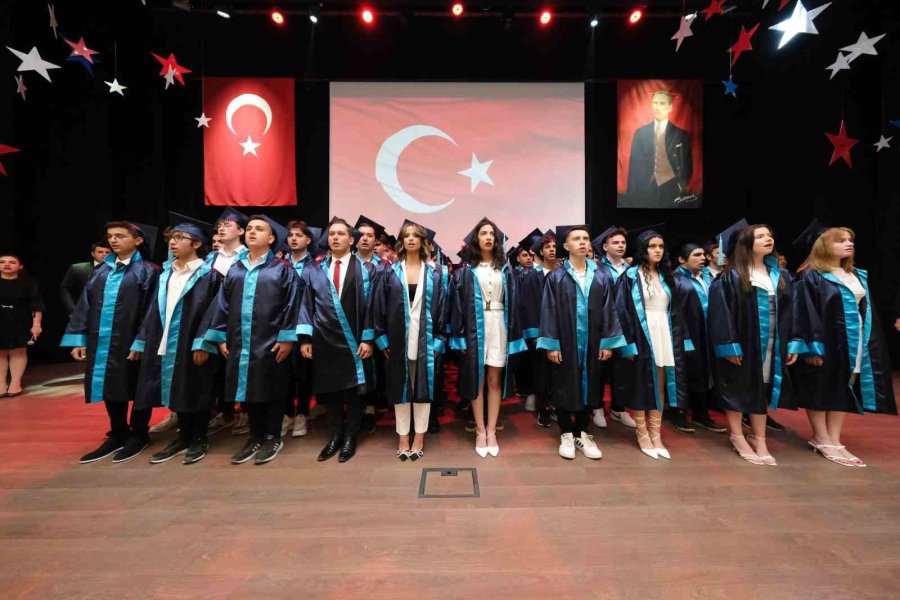 Özel Eosb Meslek Lisesi, Cumhuriyetin 100’üncü Yılında İlk 100 Öğrencisini Mezun Etti