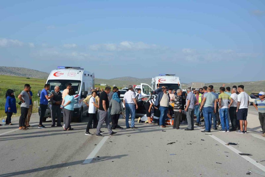 Antalya’da Feci Kaza: 3 Ölü, 9 Yaralı