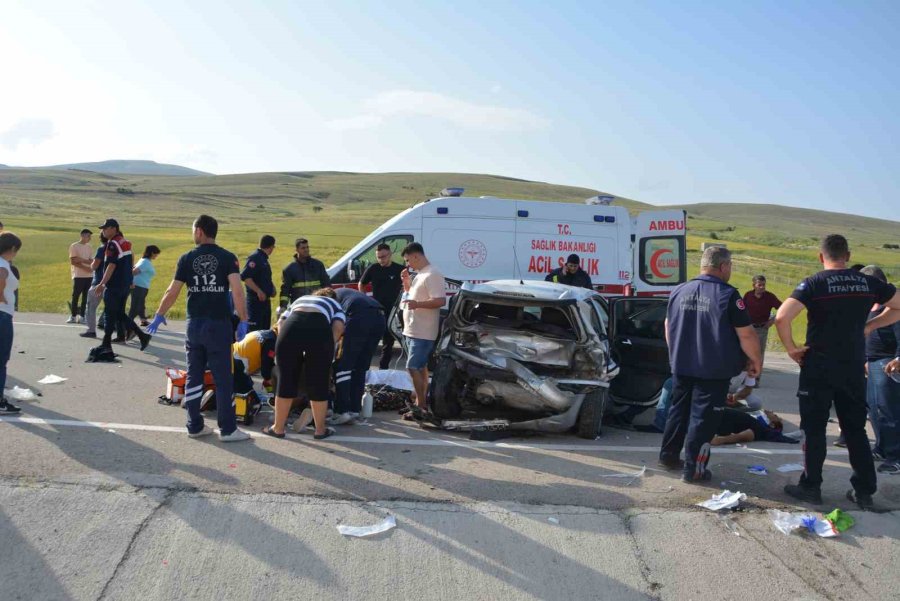 Antalya’da Feci Kaza: 3 Ölü, 9 Yaralı