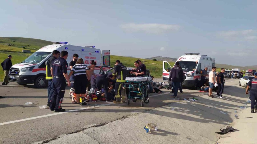 Antalya’da Feci Kaza: 3 Ölü, 9 Yaralı