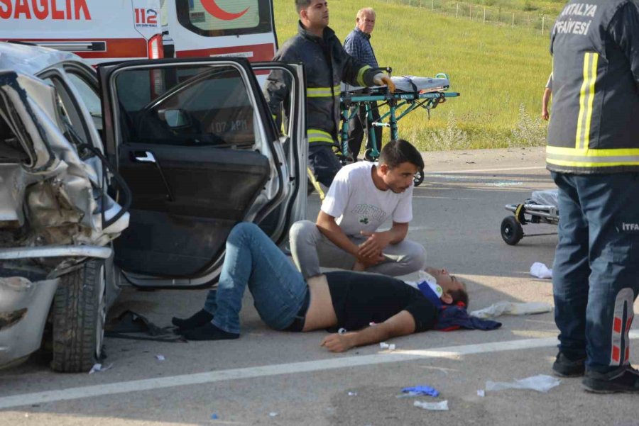 Antalya’da Feci Kaza: 3 Ölü, 9 Yaralı