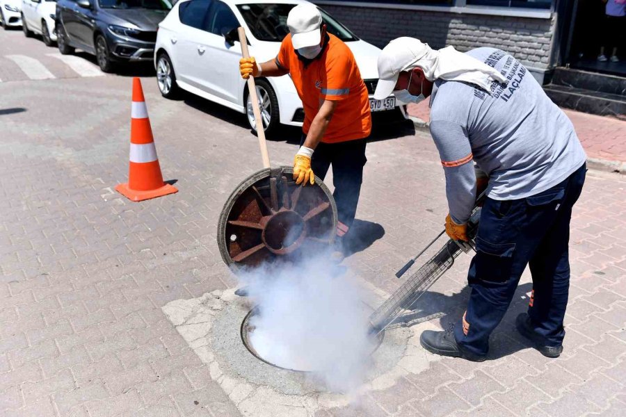 Mersin Büyükşehir Belediyesi Ekiplerinin Yoğun İlaçlama Mesaisi