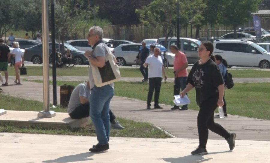 Kapının Kapalı Olduğunu Görünce Dünyası Başına Yıkıldı