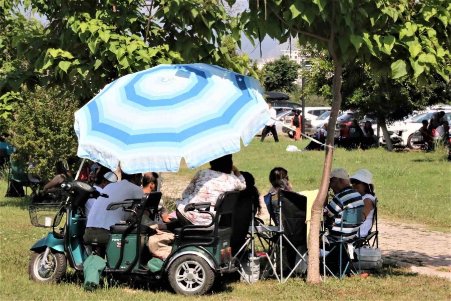 Ayt’ye 7 Dakika Geç Kaldı, Kapıyı Açtırsa Da İçeri Girmeyi Başaramadı