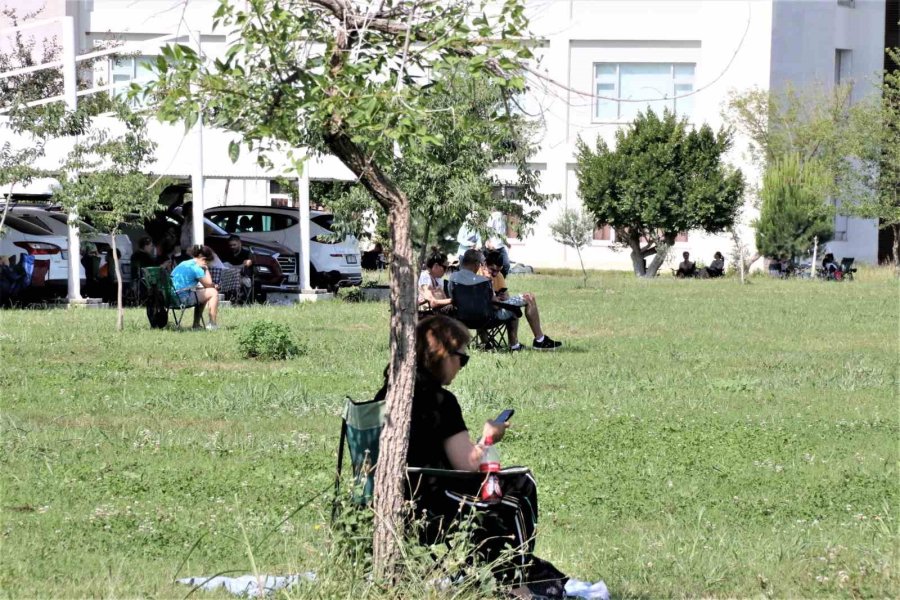 Ayt’ye 7 Dakika Geç Kaldı, Kapıyı Açtırsa Da İçeri Girmeyi Başaramadı