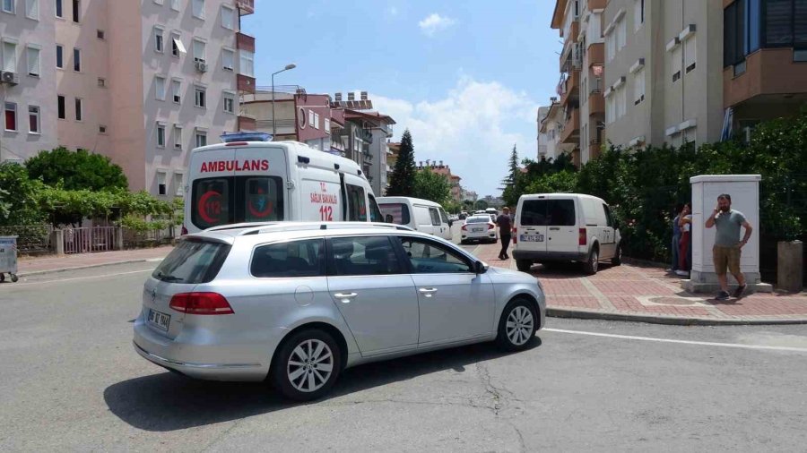 Hafif Ticari Araçla Otomobil Çarpıştı: 1 Yaralı