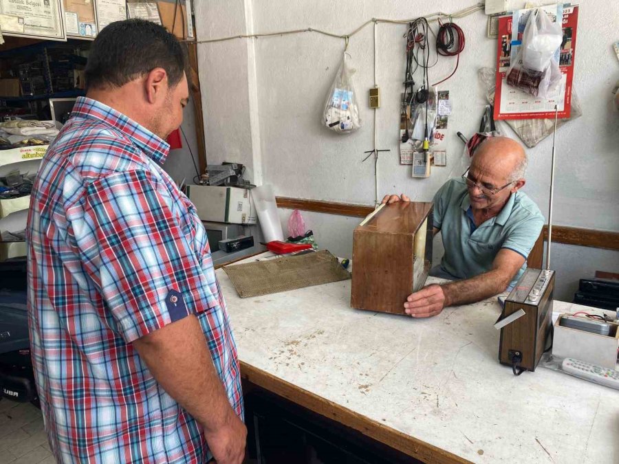 50 Yıllık Radyo Tamircisi Teknolojiye Yenik Düştü