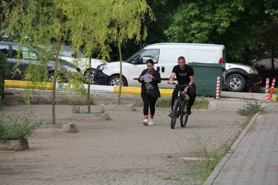 Bina Görevlilerinin Yardımıyla Son Dakikada Sınava Yetişti