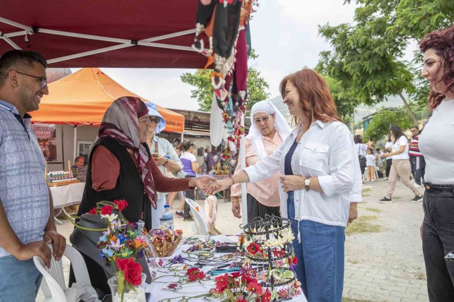 Kadınlar, Mersin Büyükşehir’in Destekleriyle Üretmeye Devam Ediyor