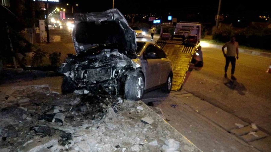 2 Kişinin Hayatını Kaybettiği, 4 Kişinin Yaralandığı Kaza Güvenlik Kamerasında