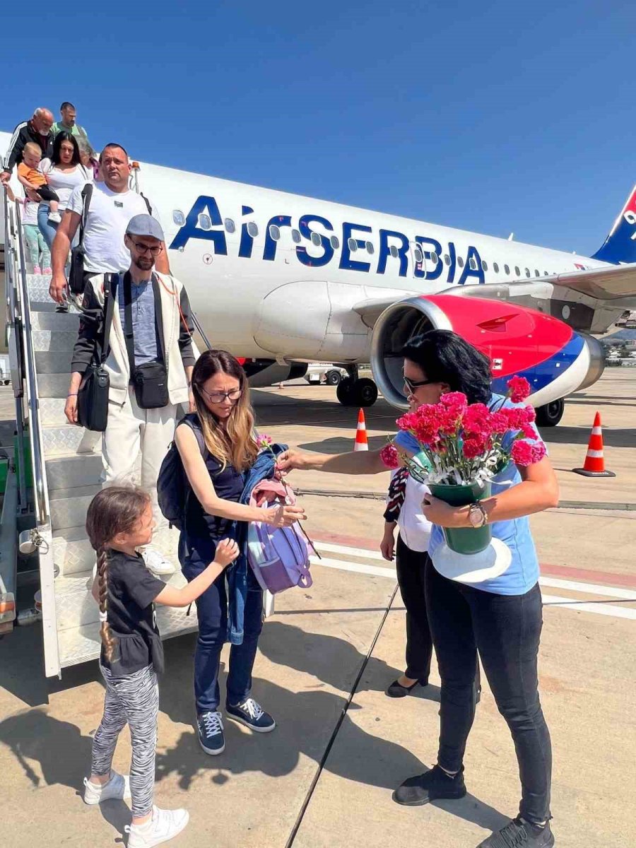 Yılın İlk Sırp Turist Kafilesi Gazipaşa-alanya Havalimanı’na Geldi