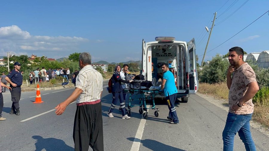 Yaralıları Güneşten Korumak İçin Battaniye Kullandılar