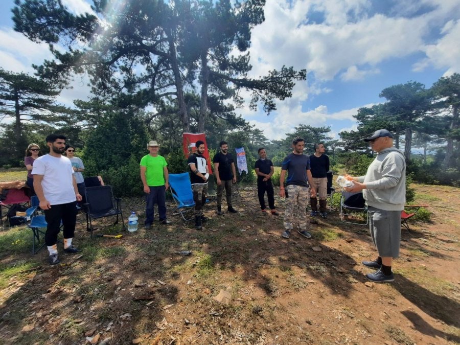 Eski Vali Çalışıcı Doğa Yürüyüşüne Katıldı