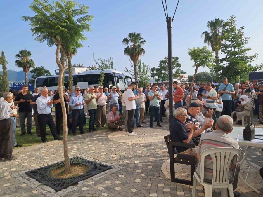 Hacı Adayları Dualarla Uğurlandı