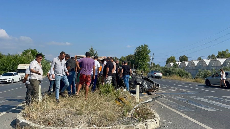 Yaralıları Güneşten Korumak İçin Battaniye Kullandılar