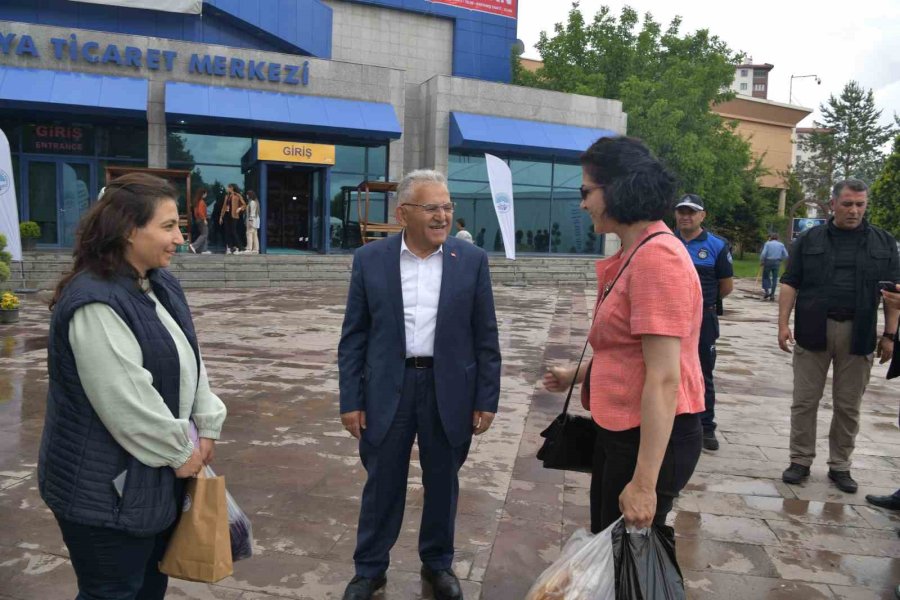 Fuar Ziyaretinde Depremzede Esnaftan Başkan Büyükkılıç’a: “sizleri Hep Örnek Gösterdik”