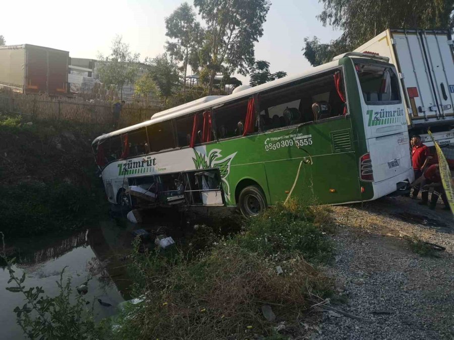 Mersin’de Yolcu Otobüsü Önce Kamyona, Ardından Tıra Çarptı: 1 Ölü, 28 Yaralı