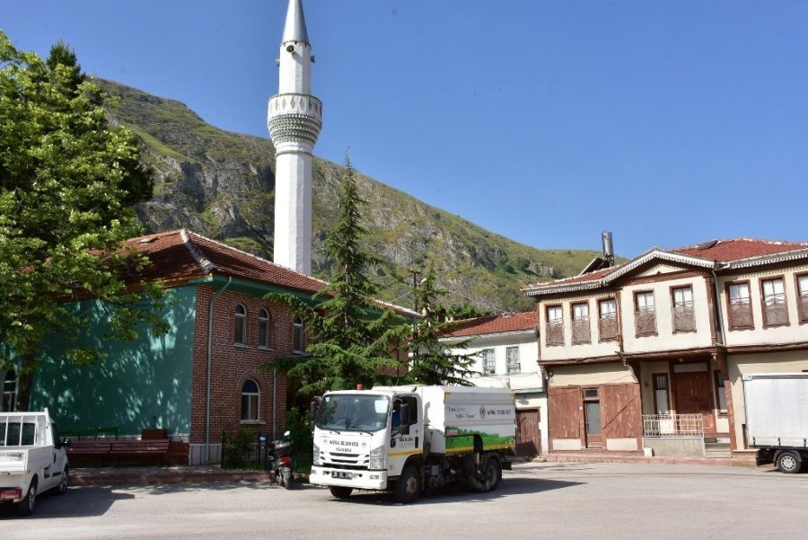 İnönü’de Çevre Temizlik Çalışmaları Tüm Hızıyla Devam Ediyor