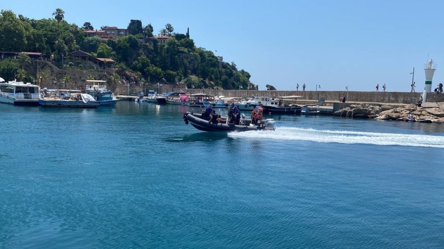 Şelale Yanında Serinlemek İsterken Falezlerden Aşağı Düşen Genç Ölümden Döndü