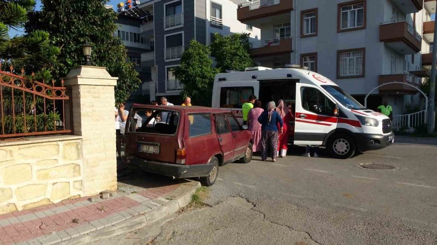 Sürücü Adayının Fren Yerine Gaza Bastığı Otomobil Duvara Çarparak Durabildi