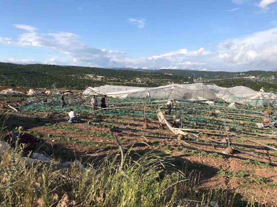 Mersin Erdemli’de Hortum Seraları Yıktı