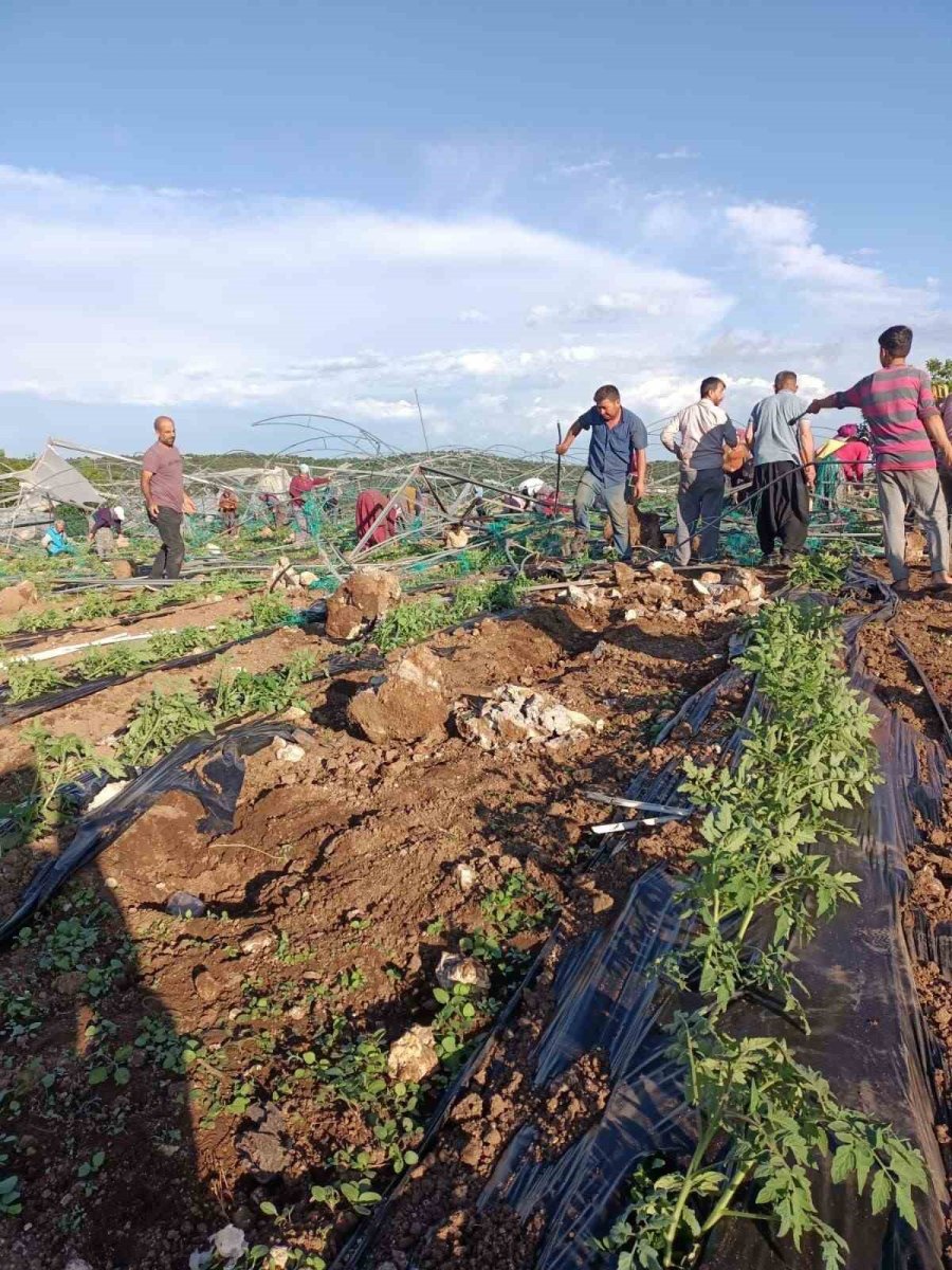 Mersin Erdemli’de Hortum Seraları Yıktı