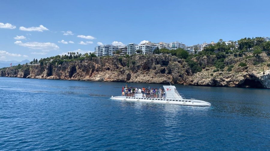 Türkiye’nin İlk Turistik Denizaltısı 18 Bin Turisti Denizin Altına İndirecek