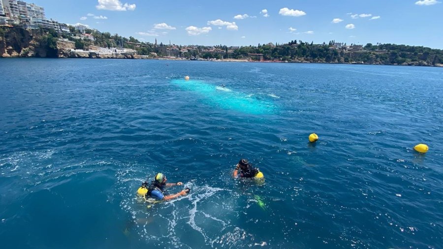 Türkiye’nin İlk Turistik Denizaltısı 18 Bin Turisti Denizin Altına İndirecek