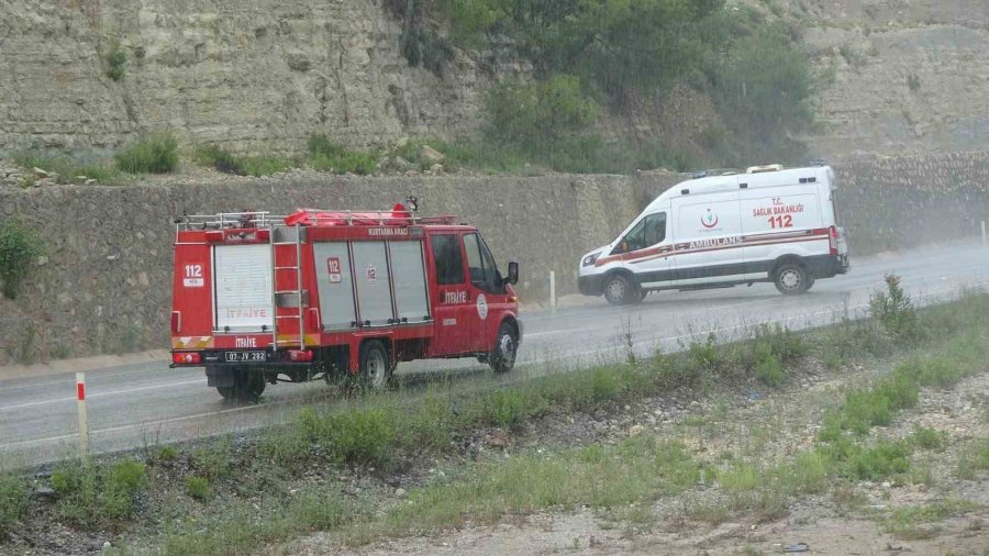 Piknik Dönüşü 30 Metre Uçuruma Yuvarlanan Otomobilden Sağ Çıktılar