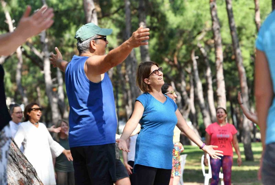 Hayatpark’ta Gülerek Stres Attılar