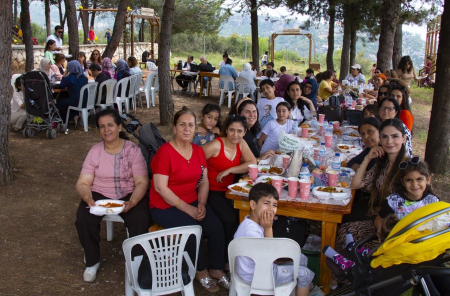 Mersin’deki Depremzedeler Piknik Etkinliğinde Moral Buldu