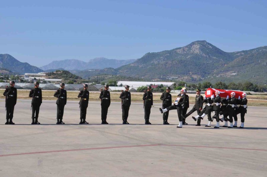 Pençe Kilit Operasyonu’nda Yaralanarak Şehit Düşen Uzman Çavuş’a Gözyaşları Arasında Karşılama