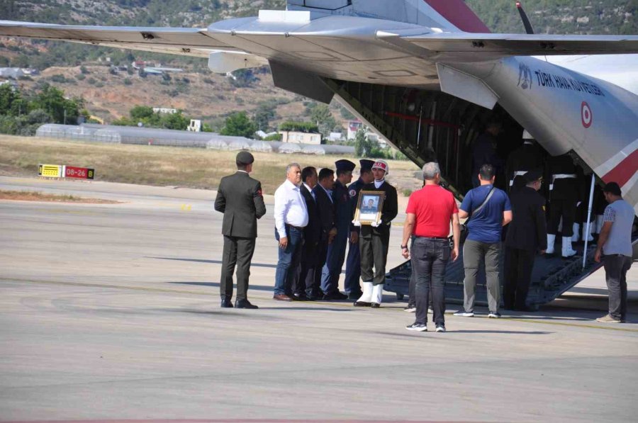 Pençe Kilit Operasyonu’nda Yaralanarak Şehit Düşen Uzman Çavuş’a Gözyaşları Arasında Karşılama