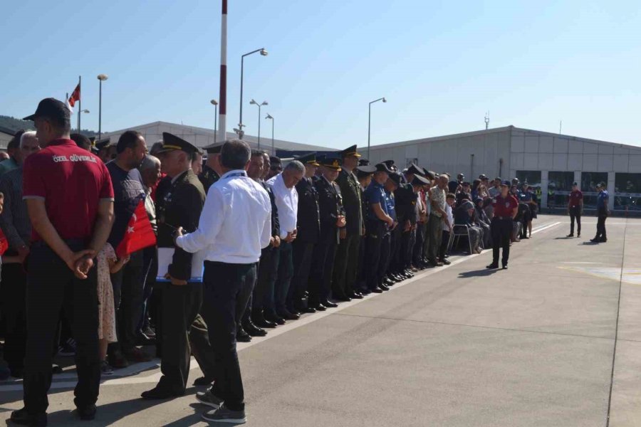 Pençe Kilit Operasyonu’nda Yaralanarak Şehit Düşen Uzman Çavuş’a Gözyaşları Arasında Karşılama