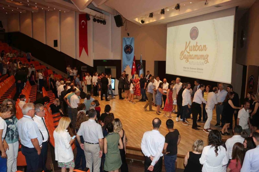 Akdeniz Üniversitesi Ailesi Bayramlaştı