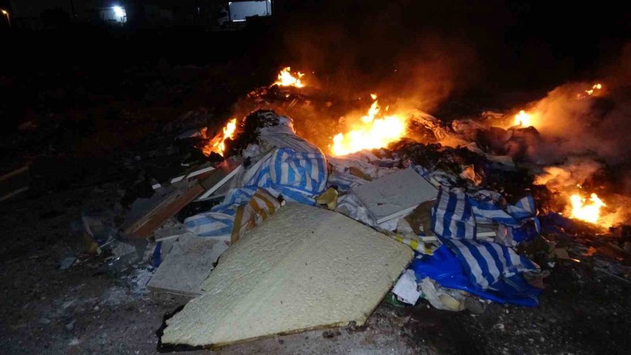 Antalya’da Çöp Ve Hurdalık Yangını Korkuttu