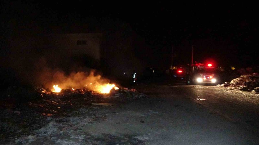 Antalya’da Çöp Ve Hurdalık Yangını Korkuttu