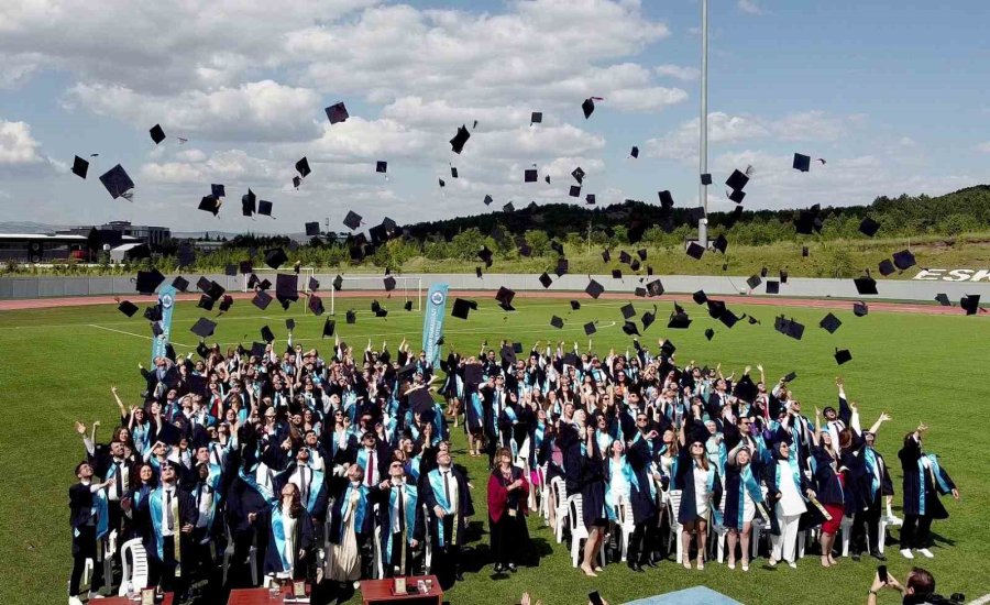 Esogü Tıp Fakültesi 2023 Mezunlarını Verdi