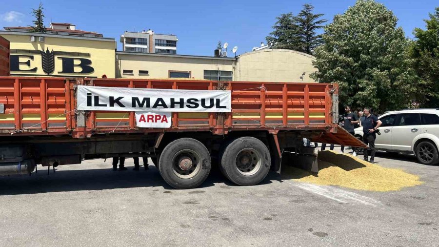 Eskişehir’de İlk Mahsul Açık Arttırmayla Rekor Fiyata Satıldı