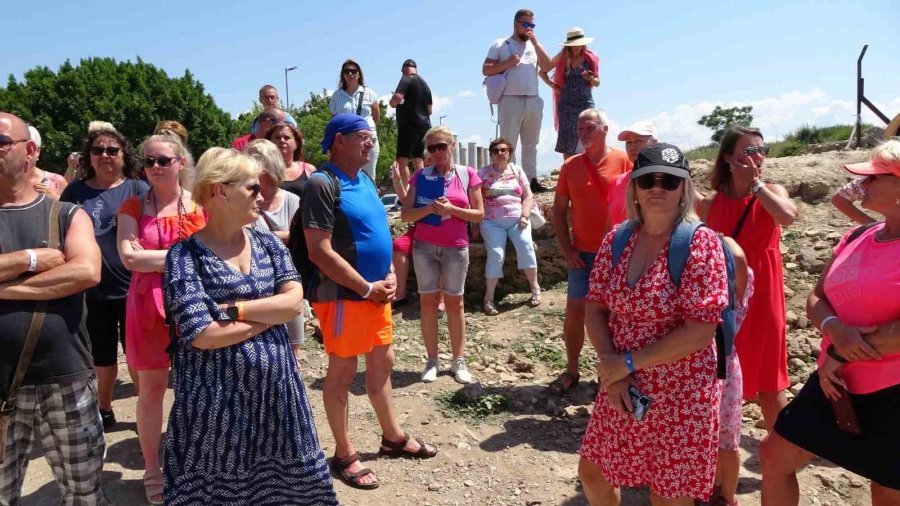 Side’ye Gelen Turist Kafilelerinden Tarihi Eserlerin Restorasyonuna İlgi