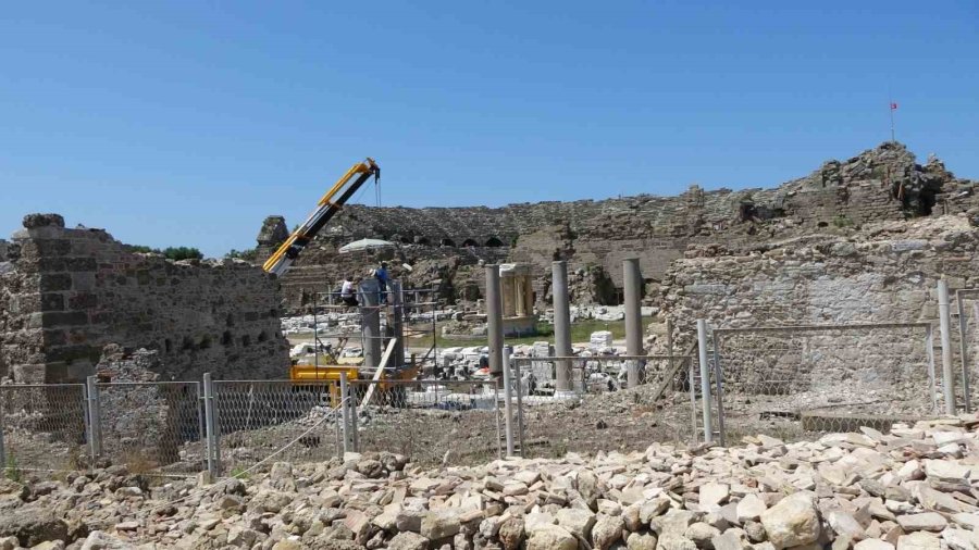 Side’ye Gelen Turist Kafilelerinden Tarihi Eserlerin Restorasyonuna İlgi