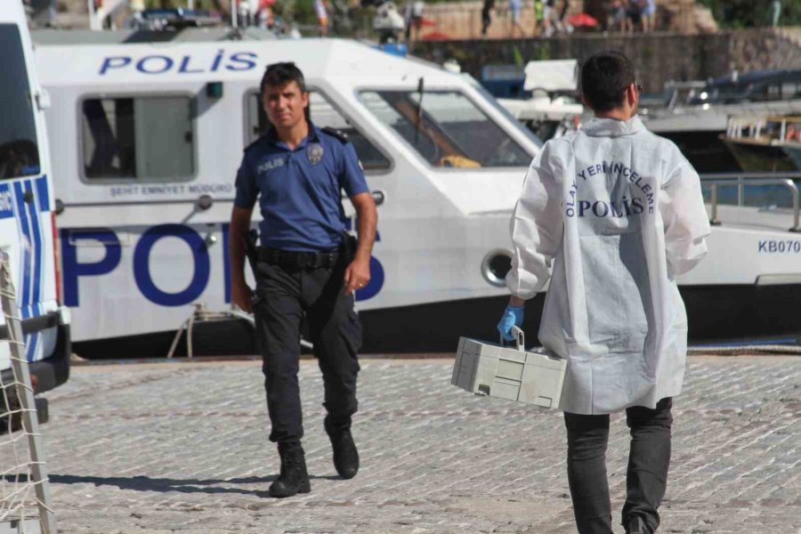 Antalya’da Deniz Yüzeyinde Erkek Cesedi Bulundu