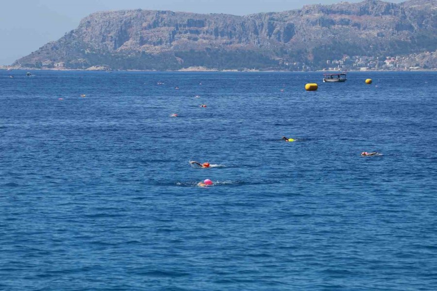 17. Uluslararası Meis-kaş Yüzme Yarışı Yapıldı