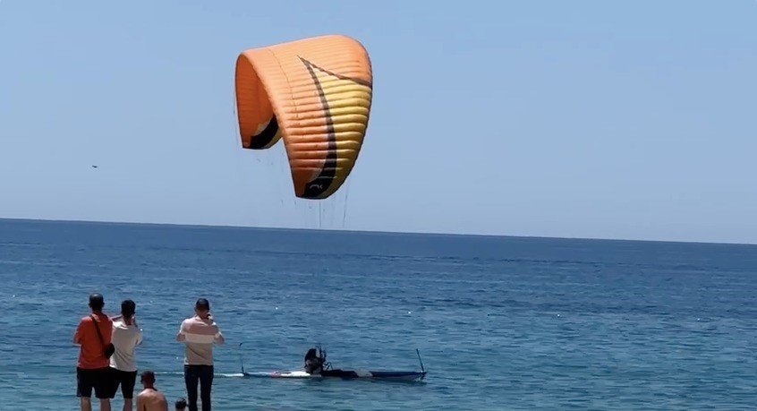 Kanoyla Yamaç Paraşütü Yaptı, Yolculuğa Denizde Devam Etti