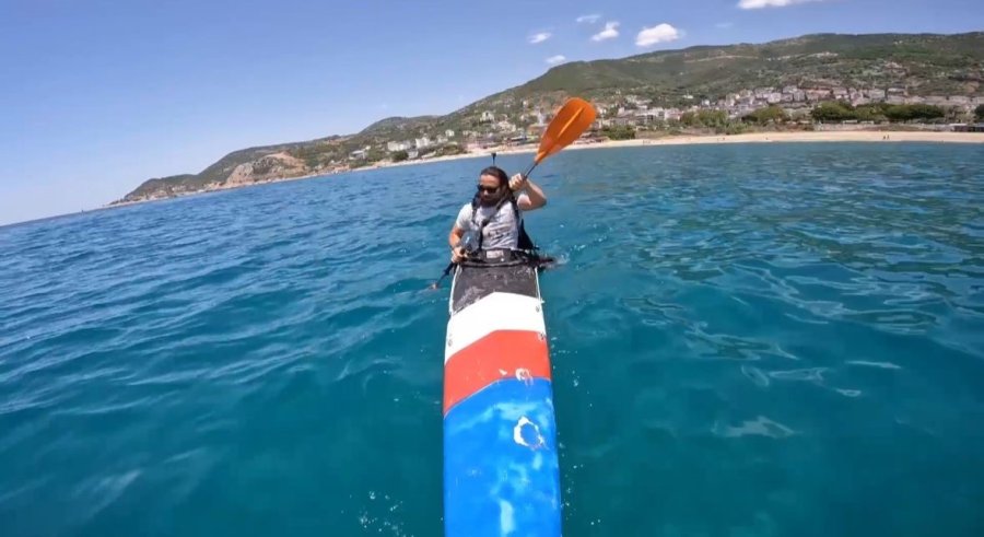 Kanoyla Yamaç Paraşütü Yaptı, Yolculuğa Denizde Devam Etti