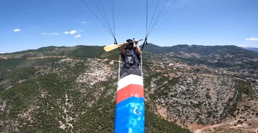 Kanoyla Yamaç Paraşütü Yaptı, Yolculuğa Denizde Devam Etti