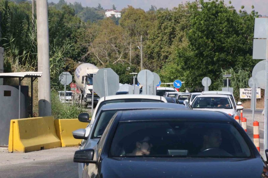 Bayramda Nüfusun İkiye Katlanması Beklenen Antalya’ya Tatilci Akını