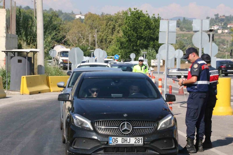 Bayramda Nüfusun İkiye Katlanması Beklenen Antalya’ya Tatilci Akını