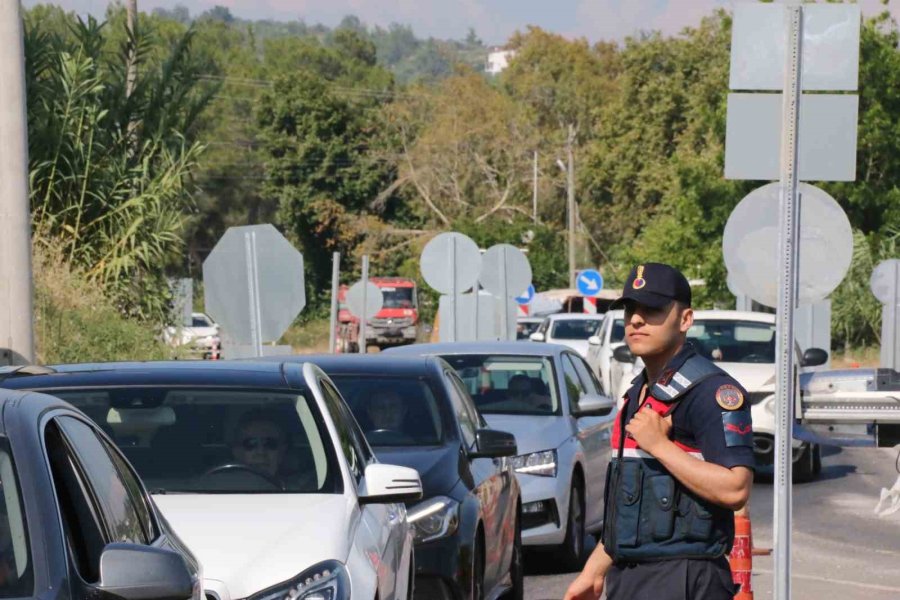 Bayramda Nüfusun İkiye Katlanması Beklenen Antalya’ya Tatilci Akını